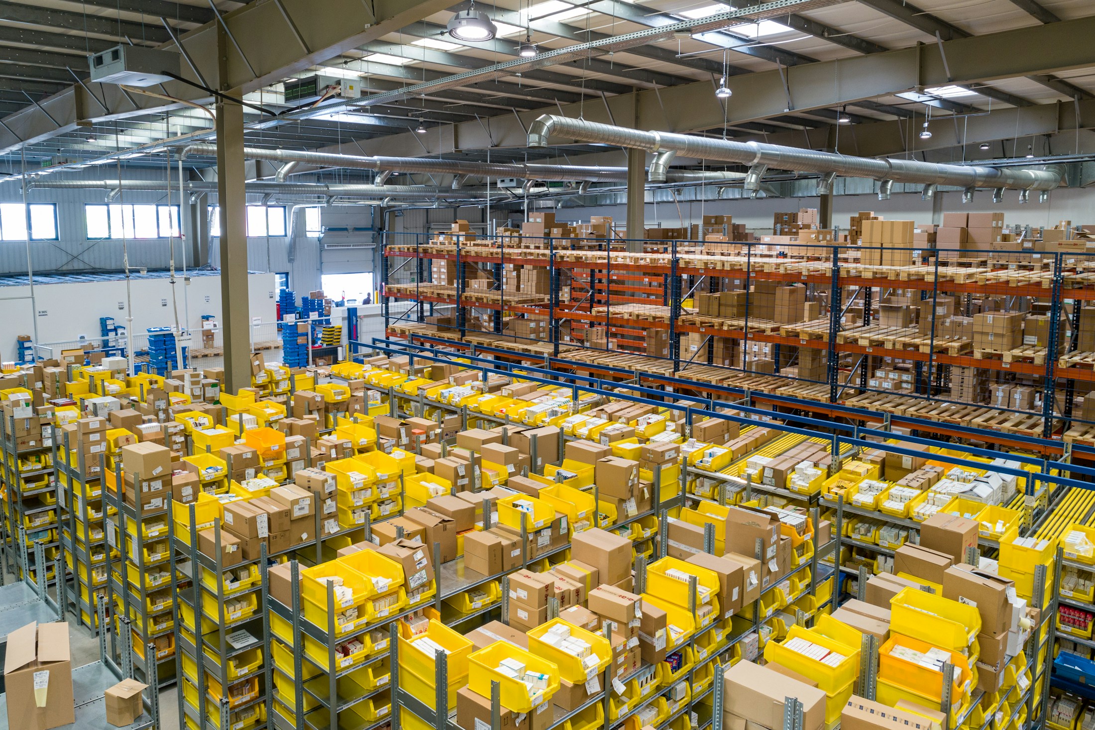 Organized warehouse distribution lanes supporting international logistics
